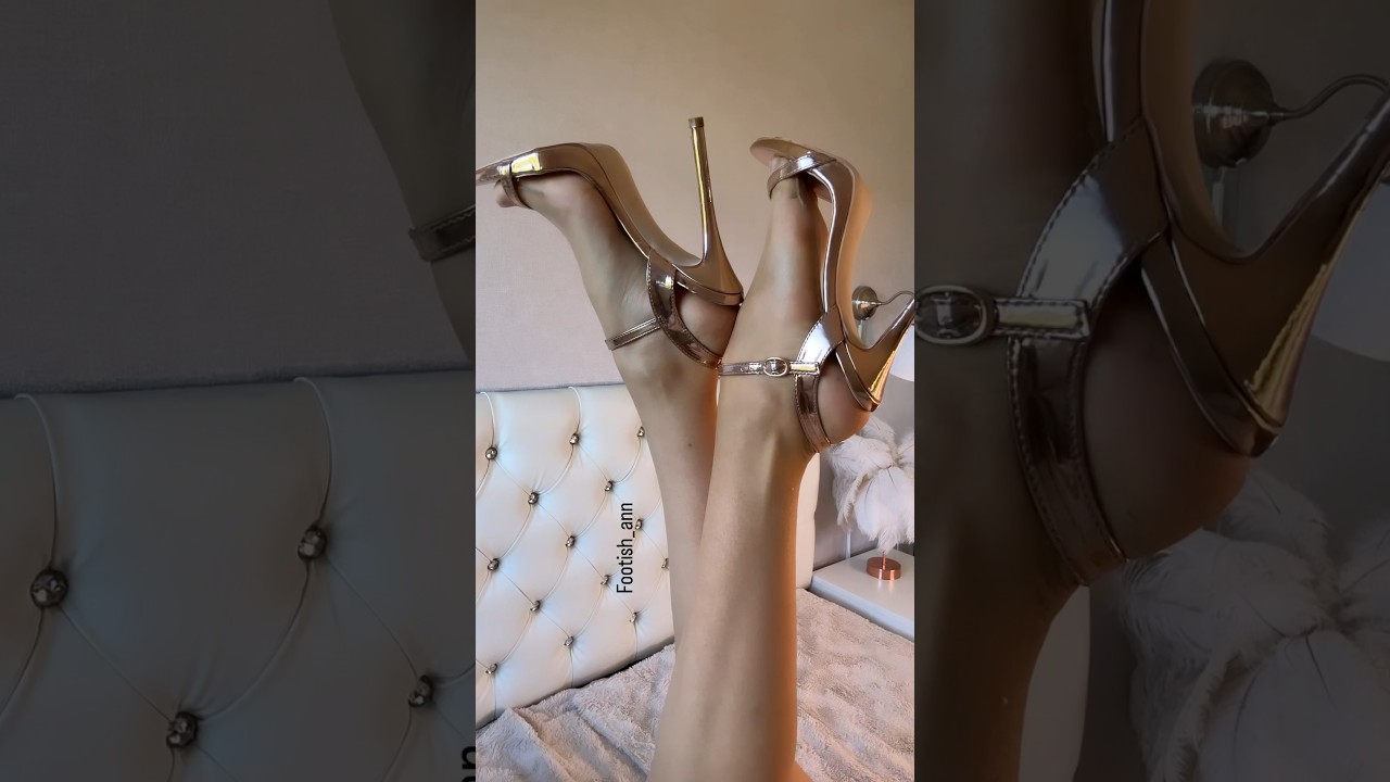 Complete perfection in one frame? 👑 Open toe golden ankle strap sandals