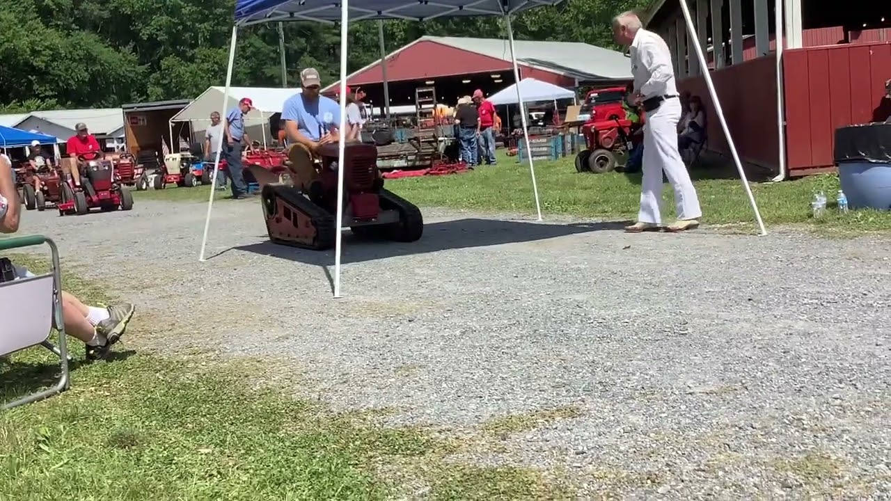 Wheel Horse Big Show - 854 with Toro Dingo Tracks!