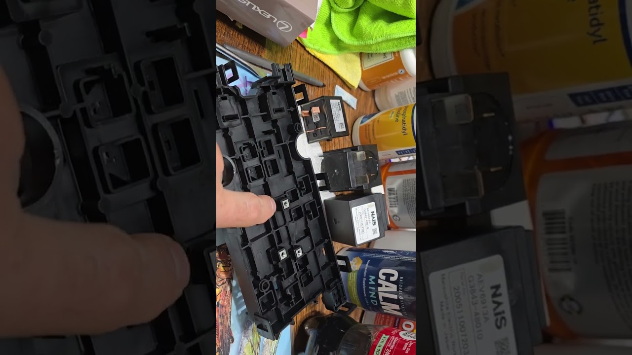 Tips, teardown. 2006-2009 Lexus RX400H Hybrid High Voltage Battery Fuse Relay Box G3843-48010