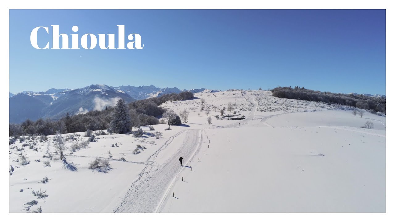 Randonn&eacute;e neige col du Chioula, Ari&egrave;ge / Drone Pyr&eacute;n&eacute;es / Parrot Anafi 4K cinematic