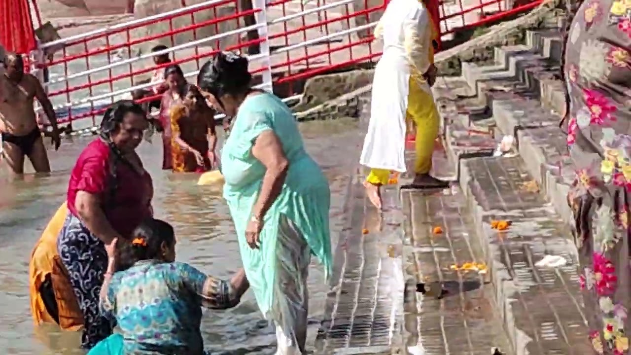 शिव के पुजारी आए तेरे द्वारे # हर हर महादेव# गंगा स्नान #शांतिकुंज हरिद्वार@ धनवंती हरियाणवी ताई 👪🔥🗾
