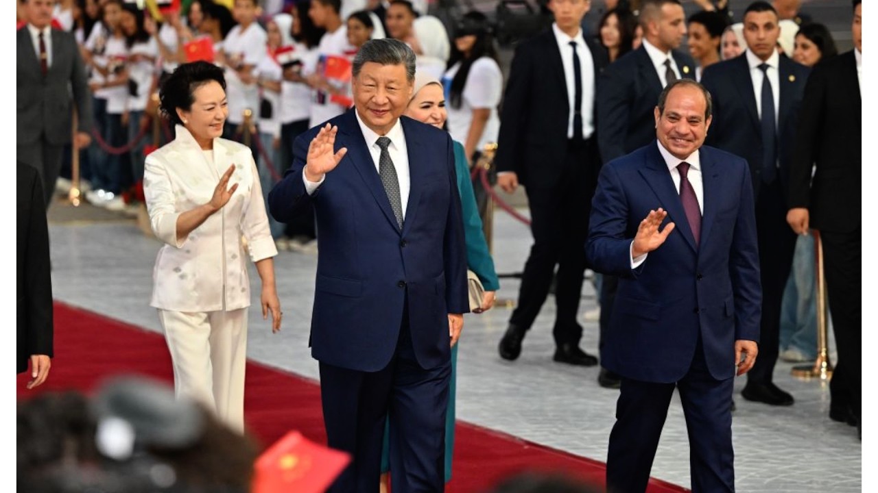 Chinese President Xi and his wife arrive in Cairo, begin the visit to the Middle East