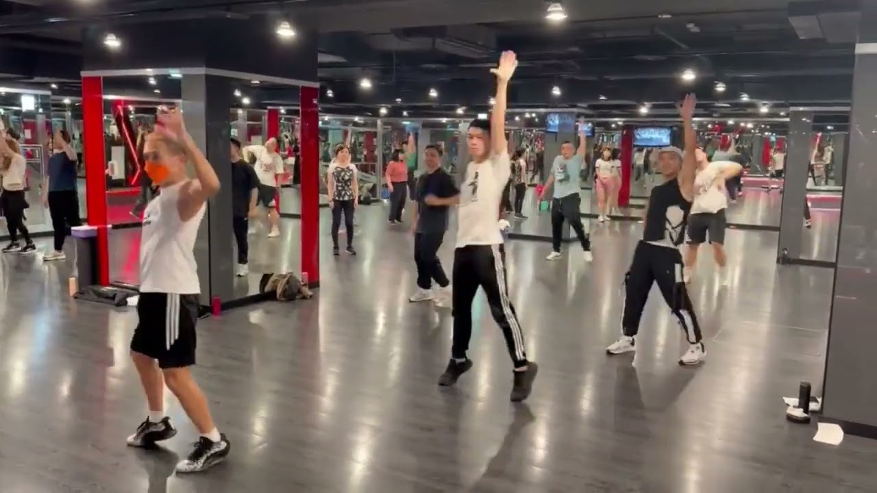 We Go Up   (BABYMONSTER ) p1  Mirrored 站前培雅(男生)