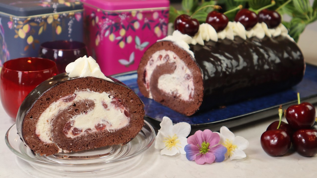 Rolada kakaowa z wiśniami