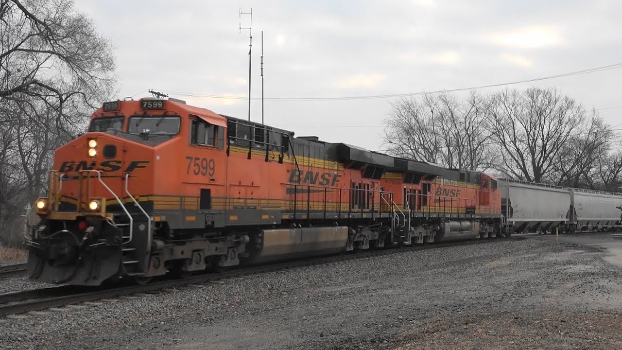 BNSF Freight & Grain Train, Colona, IL 1/6/2026