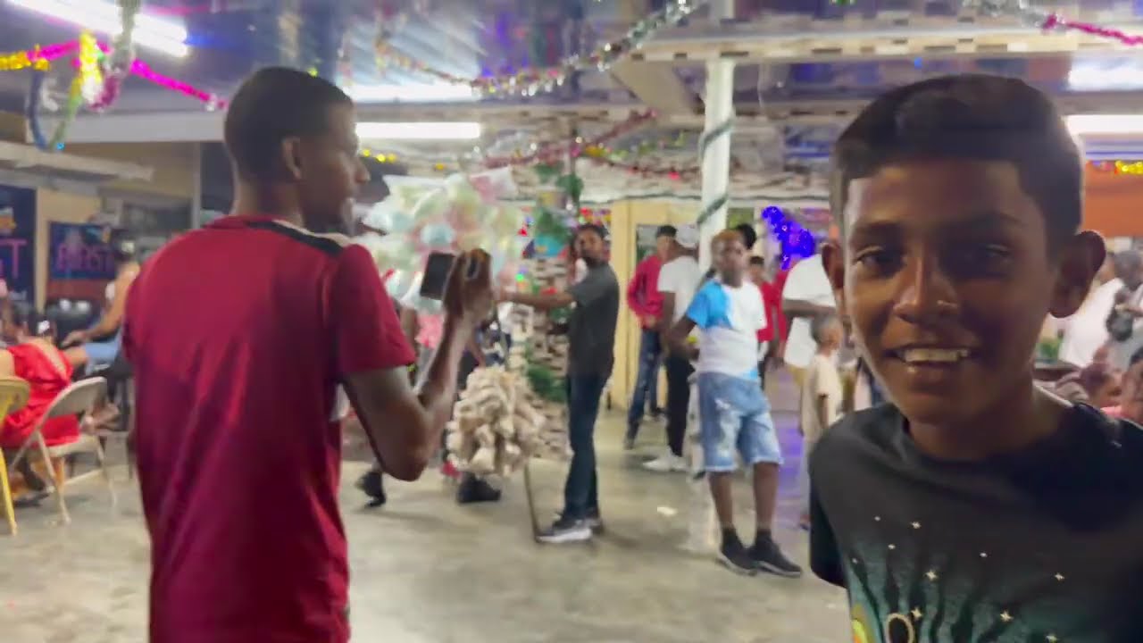 Сочельник на улице Розиньоль 🇬🇾