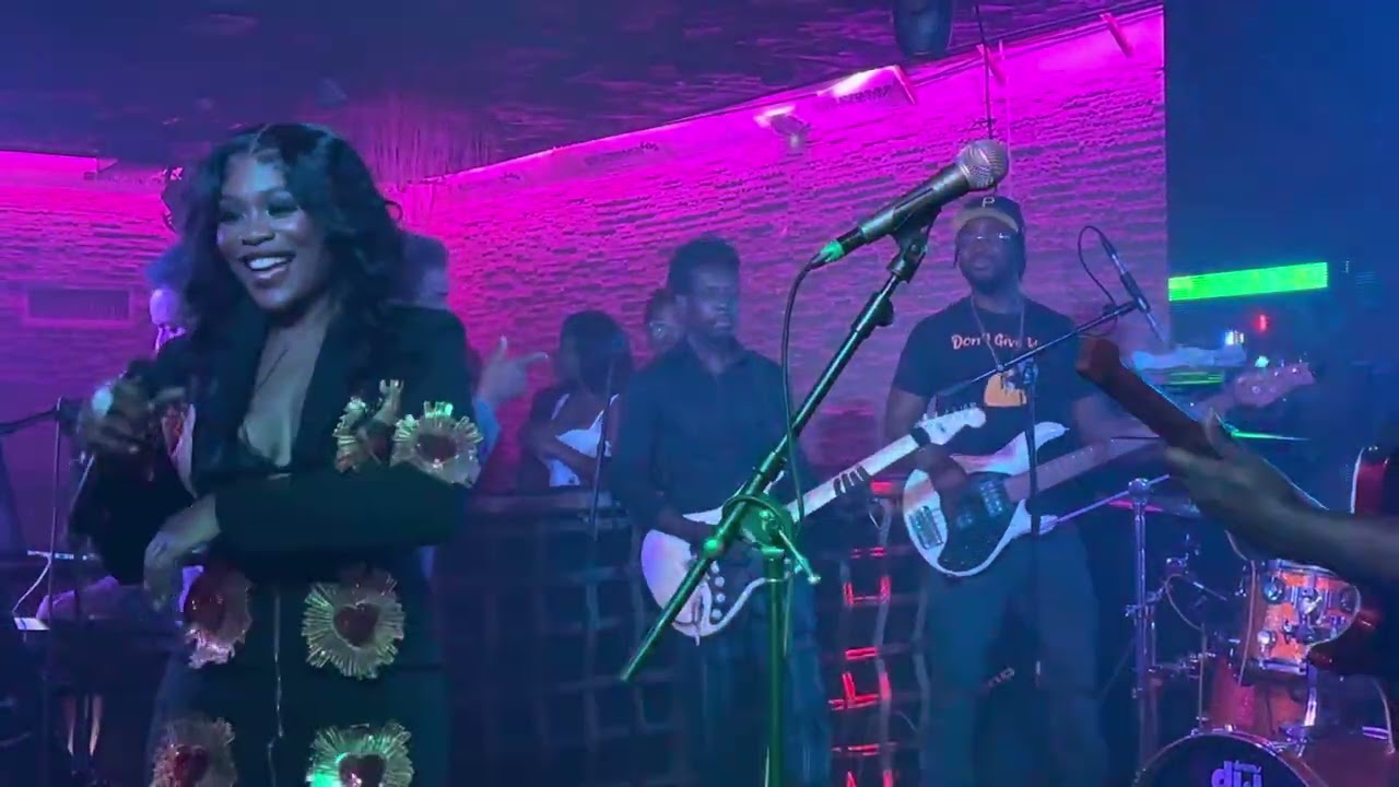 RUTSHELLE GUILLAUME-DANSE KOLE @HOLLYWOOD LIVE#abonnevous #pataje #haitianmusic