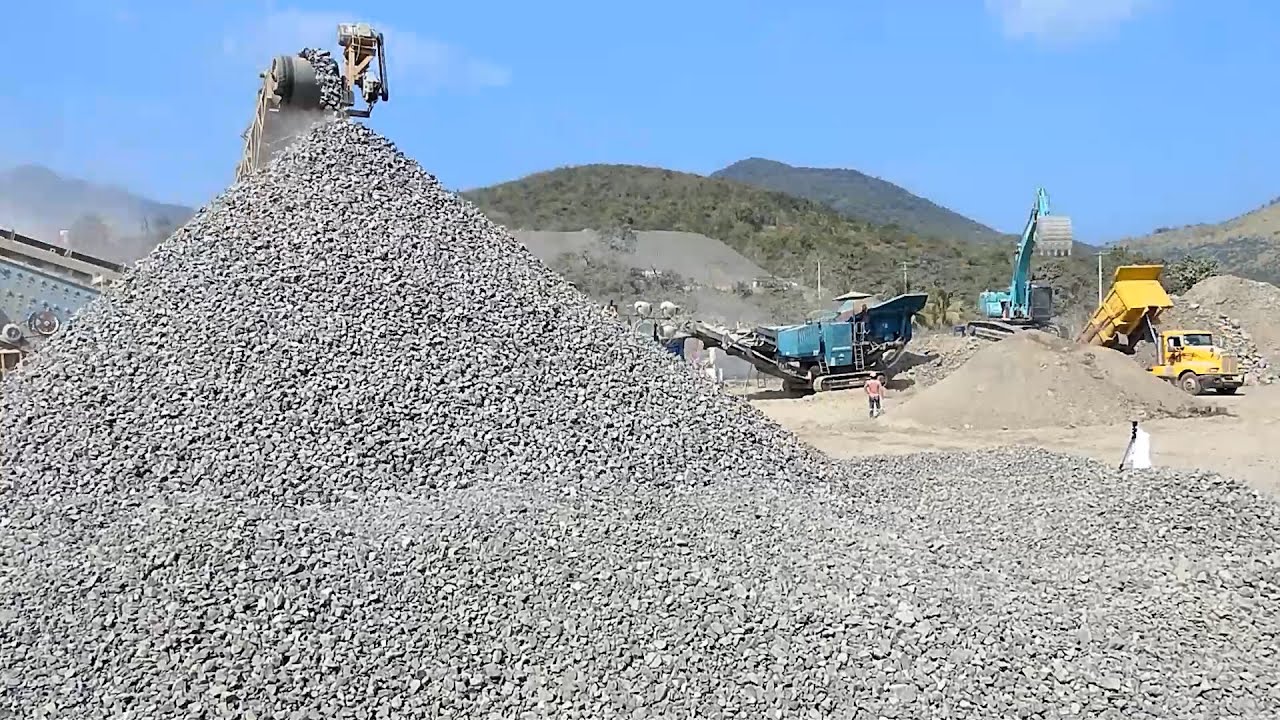 PLANTA TRITURADORA PRODUCIENDO MATERIAL PARA EL TREN MAYA STONE GROUP Y AZVINDI