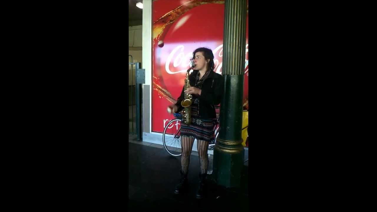 Sax chick juggling balls