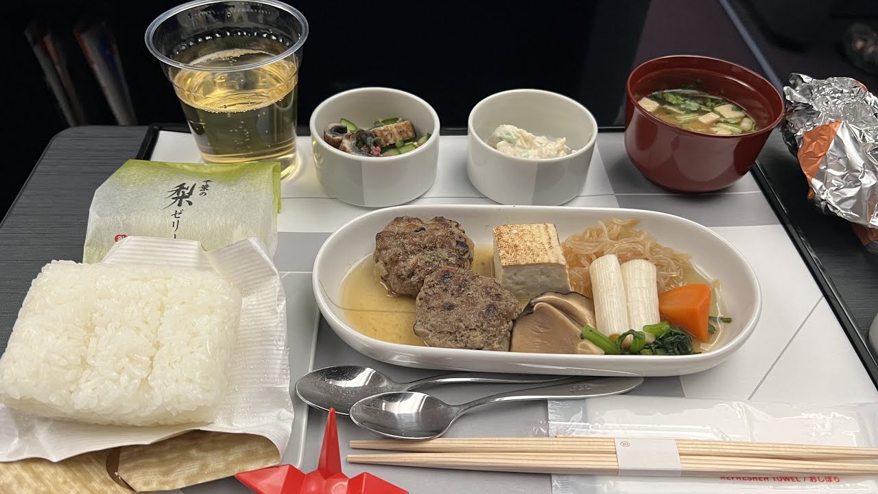 Самые эксклюзивные внутренние рейсы Японии | Japan Airlines First Class | Токио Ханеда - Окинава