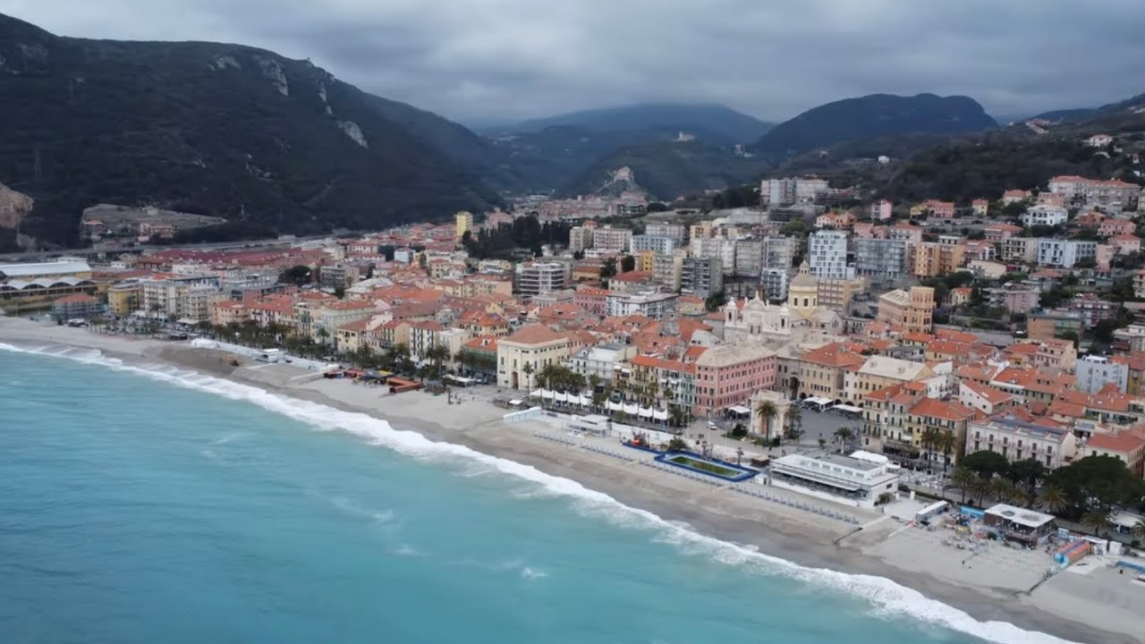 Spiaggia di  Finale Ligure Video 4K