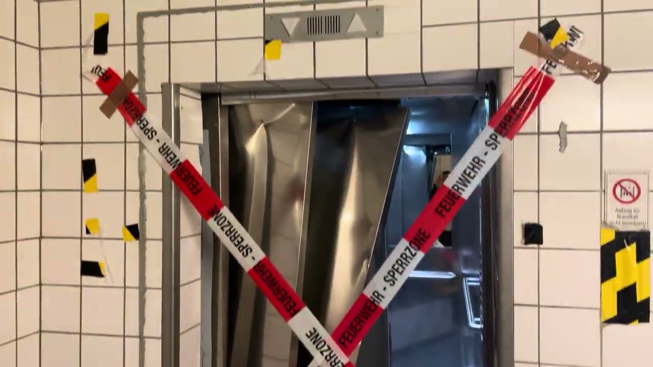 Destroyed Schindler Elevator / Zerstörter Schindler Aufzug