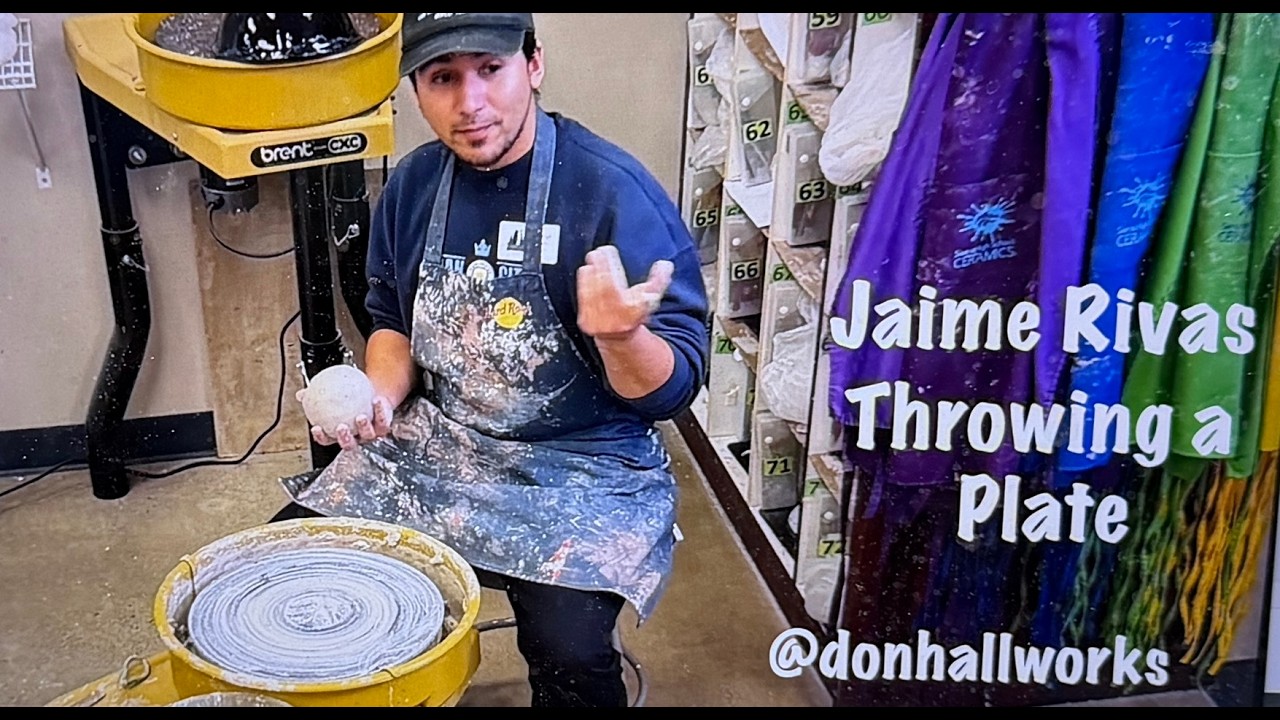 Хайме Ривас бросает тарелку