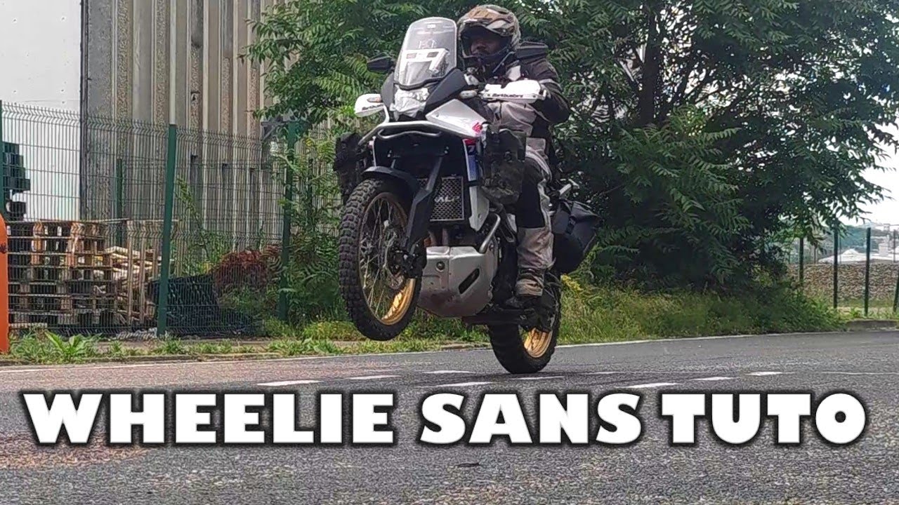 Je Lève Enfin ma Transalp 750 Tout Seul ! J'apprend à faire un Wheelie Sans TUTO !