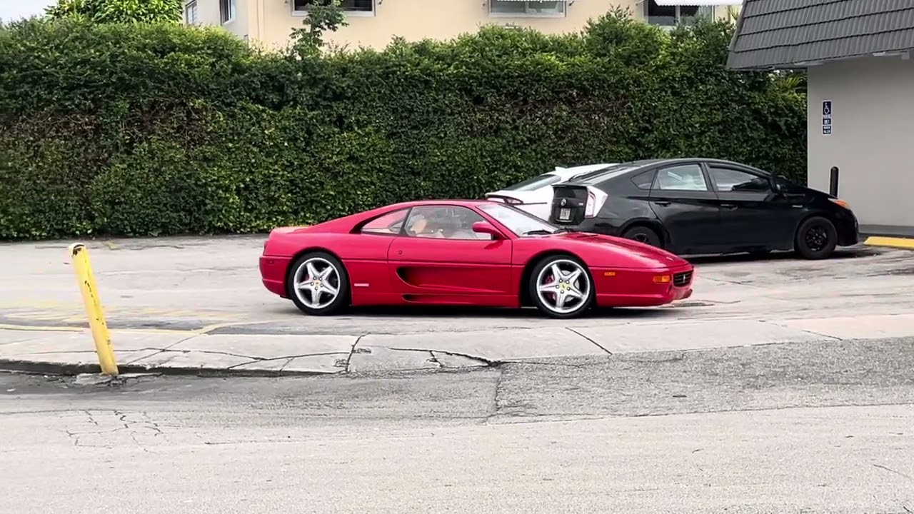 Ferrari 355 F1 Berlinetta start 