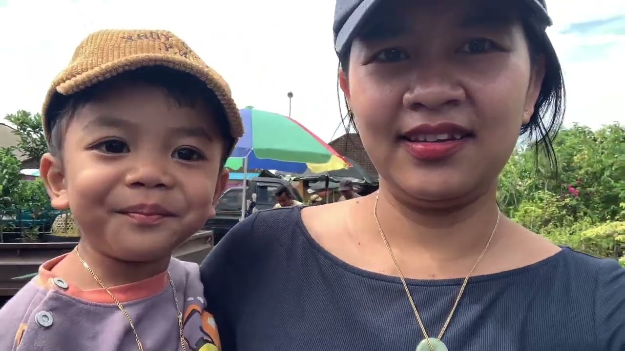 Pasar Bringkit bersama Varren “Berburu ayam warna warni”