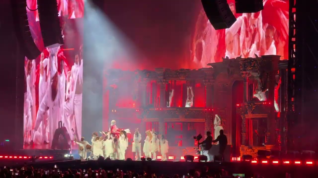 Lady Gaga - Bad Romance - LIVE in Melbourne- Mayhem Ball Tour 6 Dec 2025