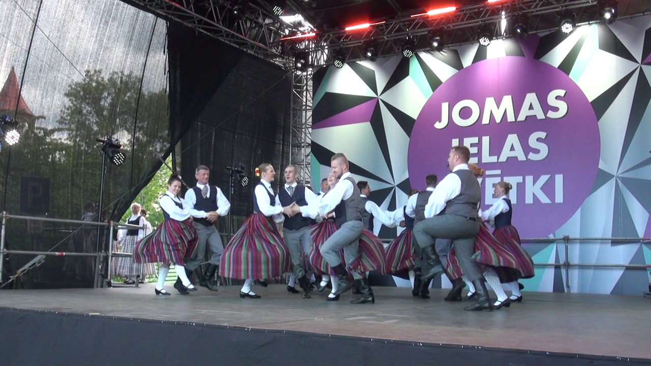Mugurdancis dejo  Rība festivālā 