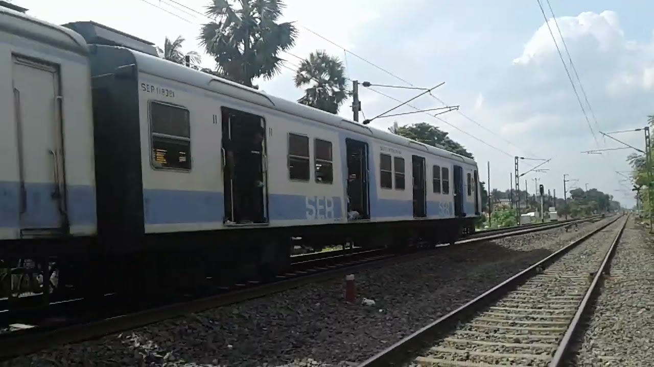 68118 Digha Mecheda Santragachi EMU Local departed Tamluk railway station at 