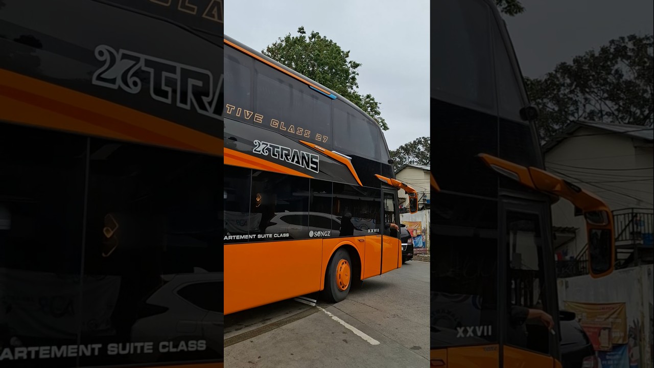 Amazing Turning Radius! Huge Double Decker Bus Maneuvering 