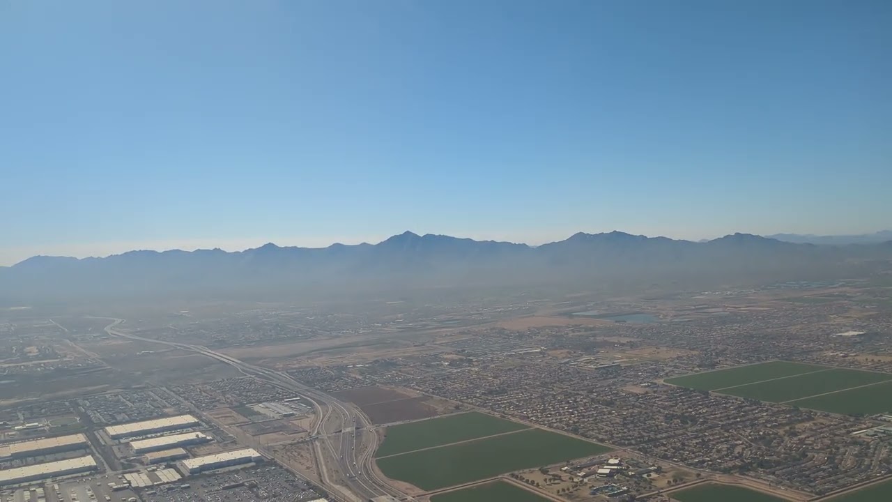 Landing in Phoenix Sky Harbor Airport 