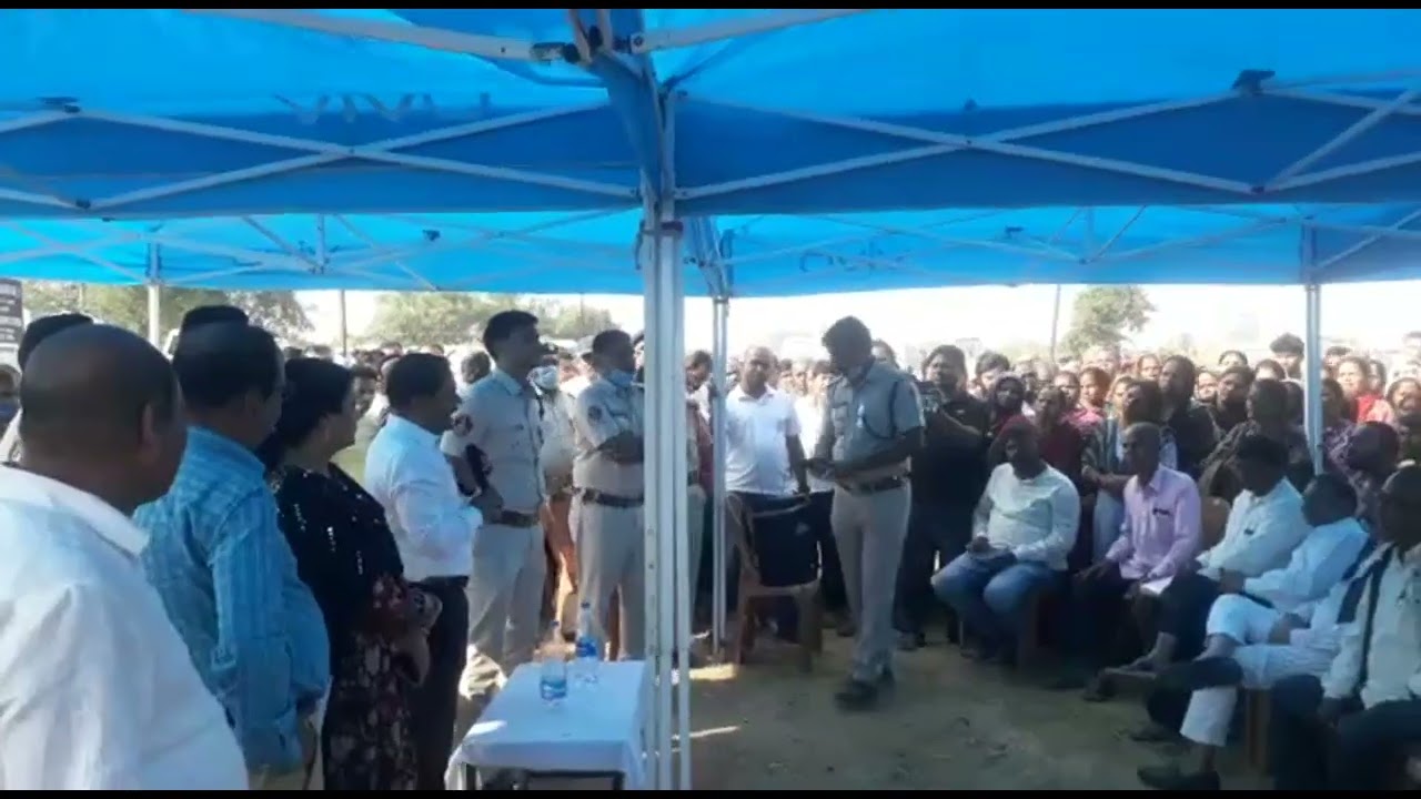 Slum Dwellers Jana Sunani in Odisha Administration's public hearing protesting SaliaSahi's eviction.