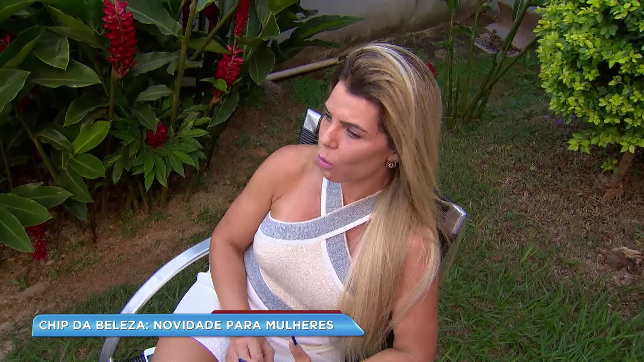 Mulheres usam chip da beleza para ficarem mais bonitas
