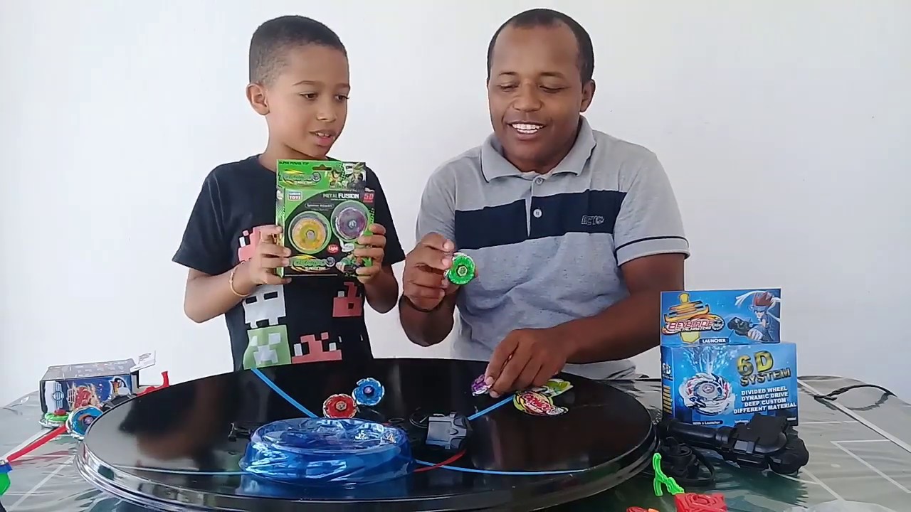 ganhei varios  Beyblade