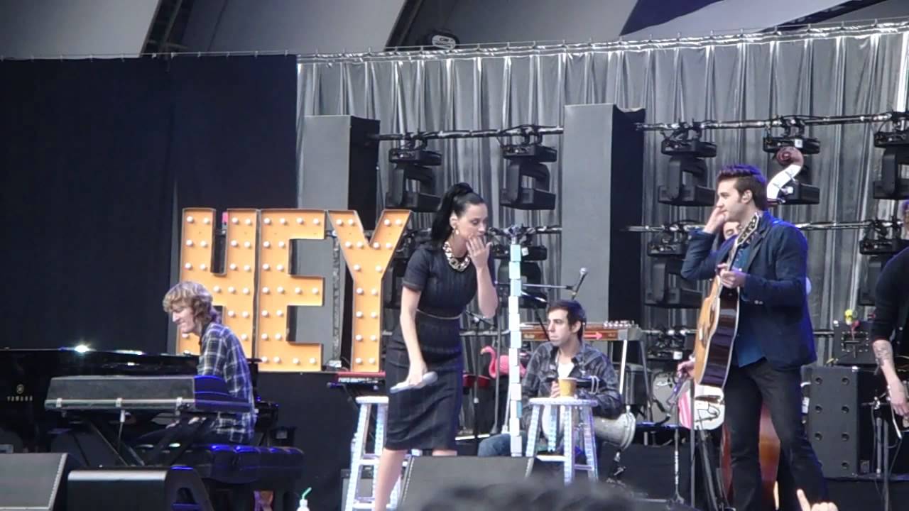 Katy Perry - Roar (acoustic live Hollywood Bowl)