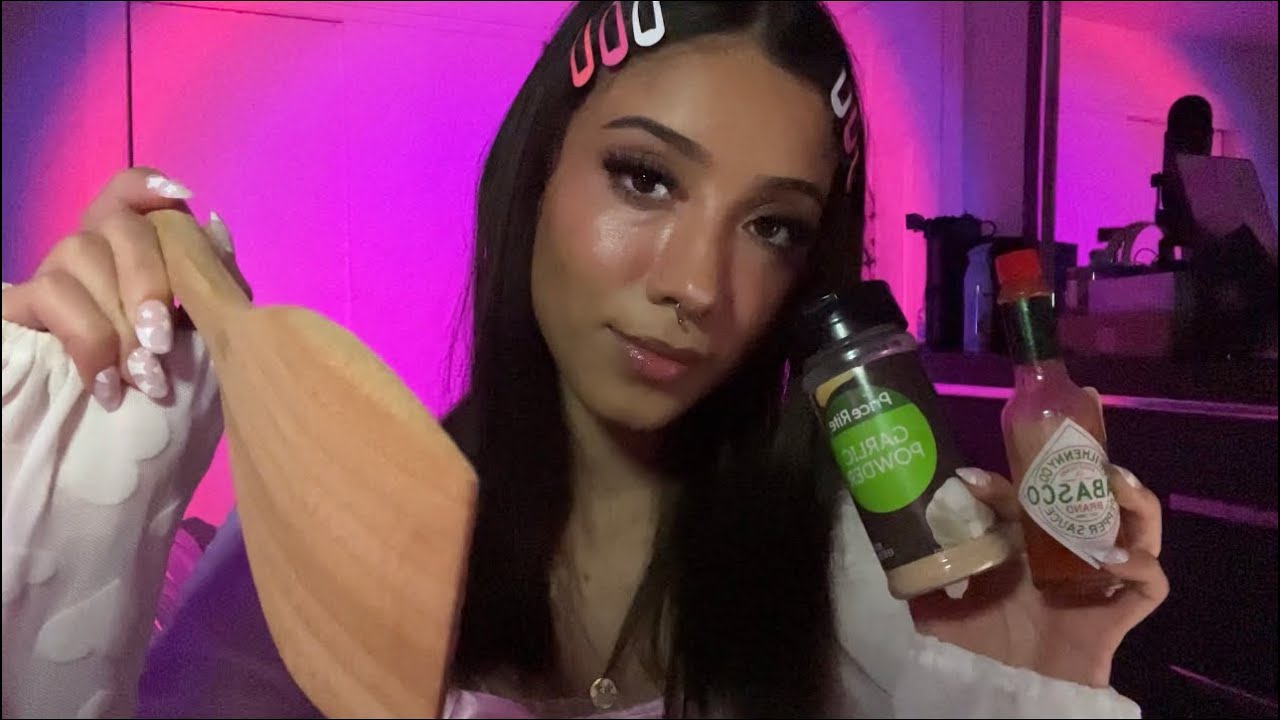 ASMR| Eating your face 😛 Talkative (mouth sounds, personal attention, inaudible..)￼