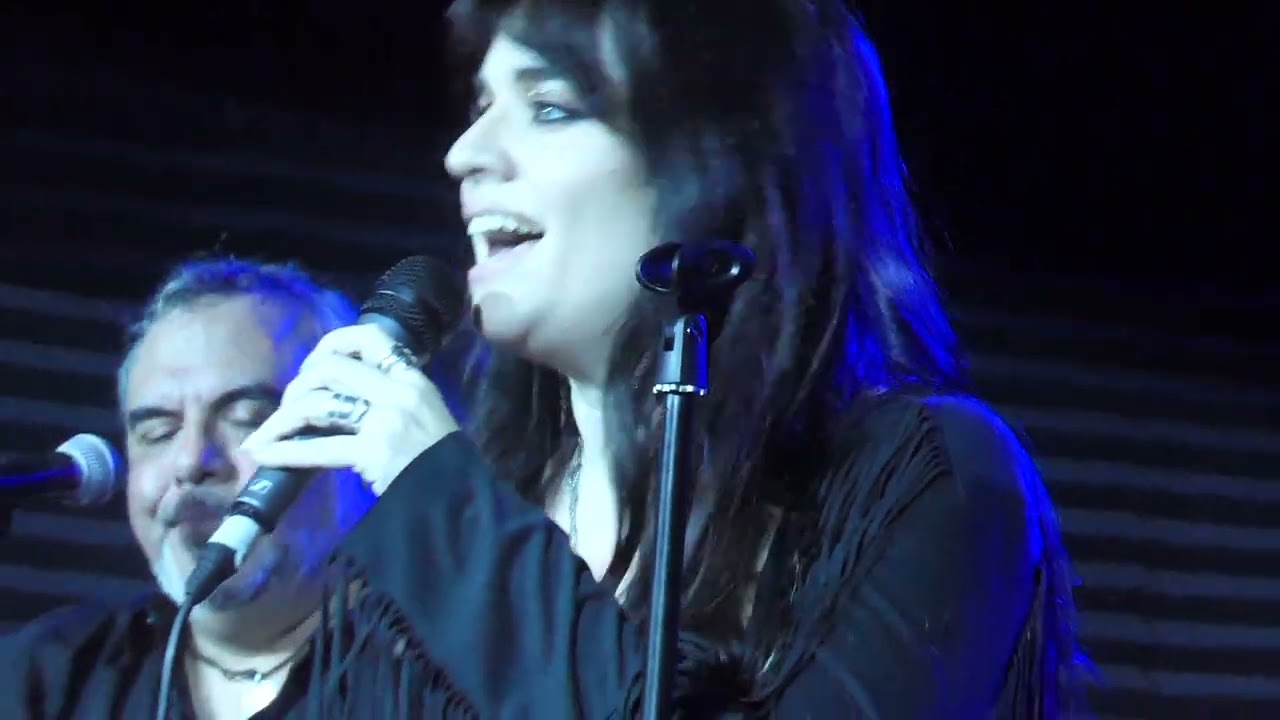 Godaiva en directo en el Liverpool. Cover de Camilo Sexto