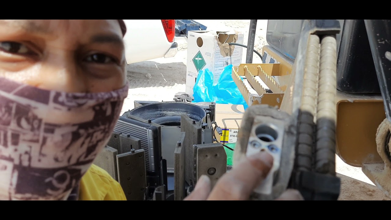320 2L excavator change evaporator