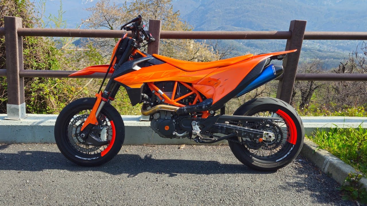KTM 690 SMC - R VS HUSQVARNA 701 SM VS KTM 690 SMC - R ONBOARD