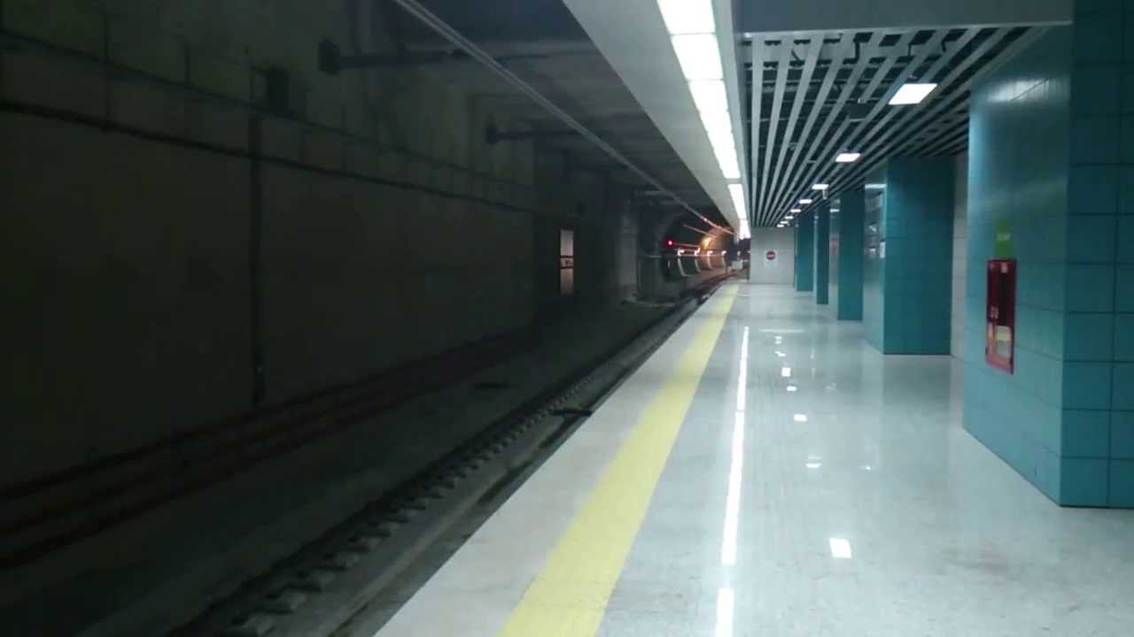 Marmaray Treninin Üsküdar İstasyonu'na Girişi