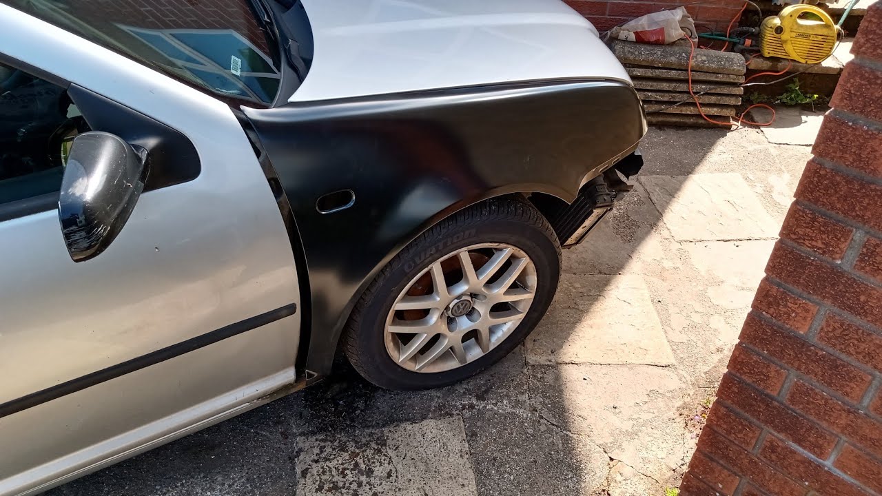 VW BORA, JETTA, GOLF front wing & bumper removal.