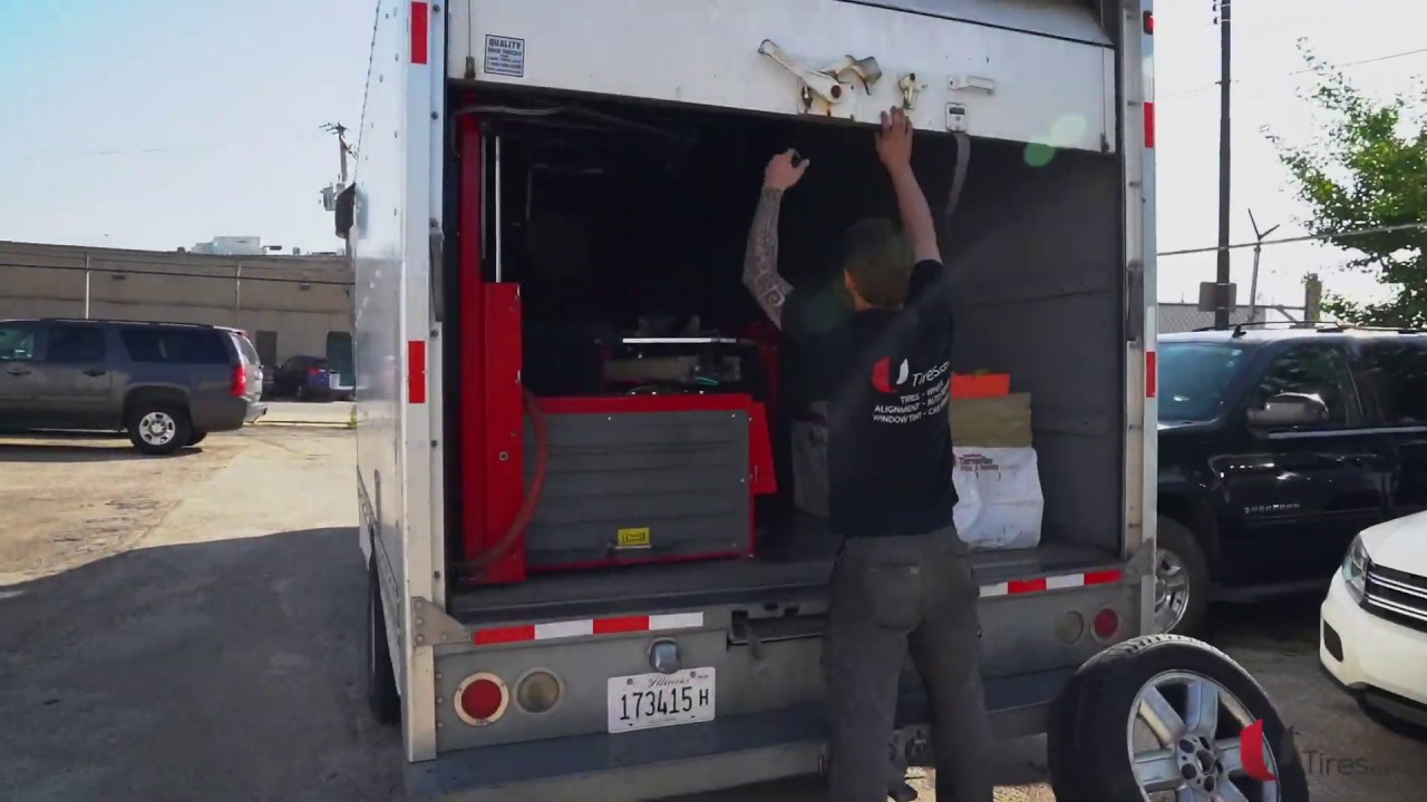 Boxtruck - mobile service station of United Tires in Chicago