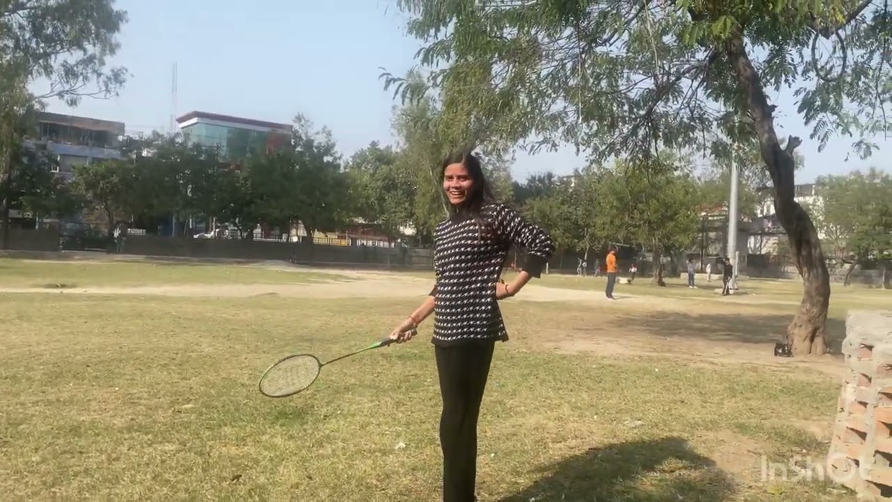 Humne  aj office se half day per cric khela 