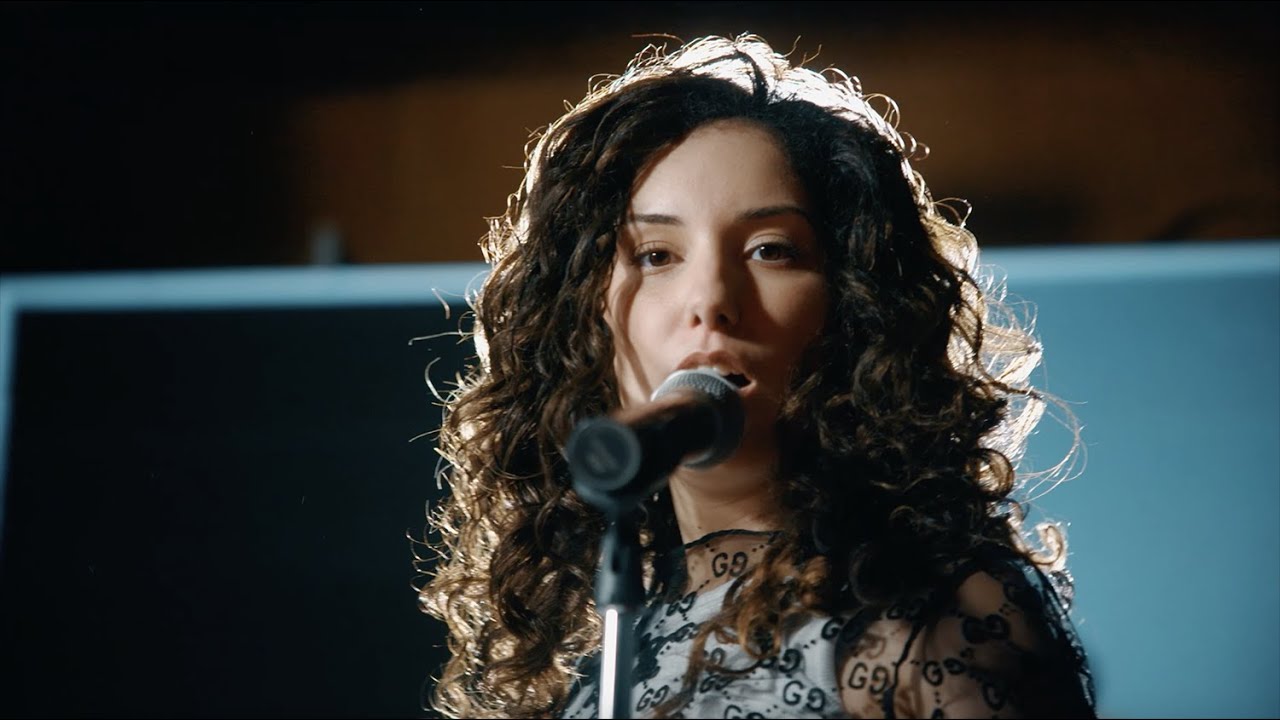 אתי רומנו - עכשיו אני למעלה