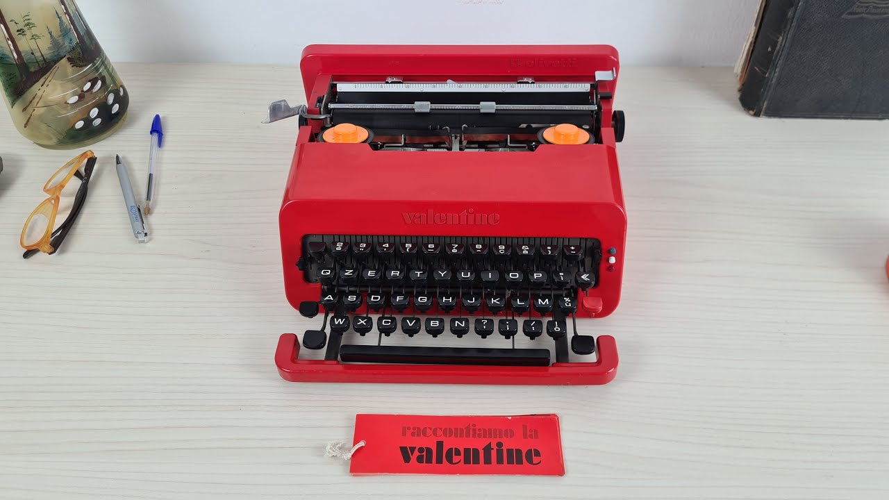 Пишущая машинка Olivetti Valentine 1970 года, поп-икона. (ИТА)