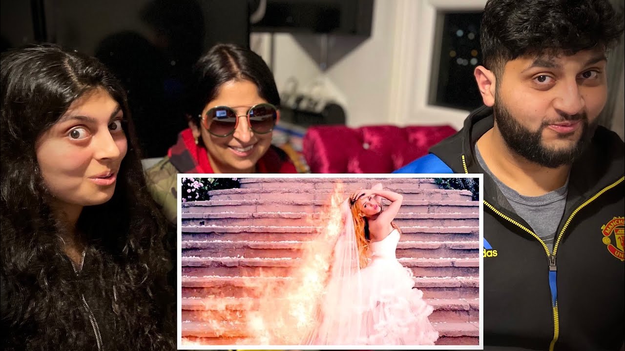 Shakira - Empire | Original & Live Version REACTION 😶