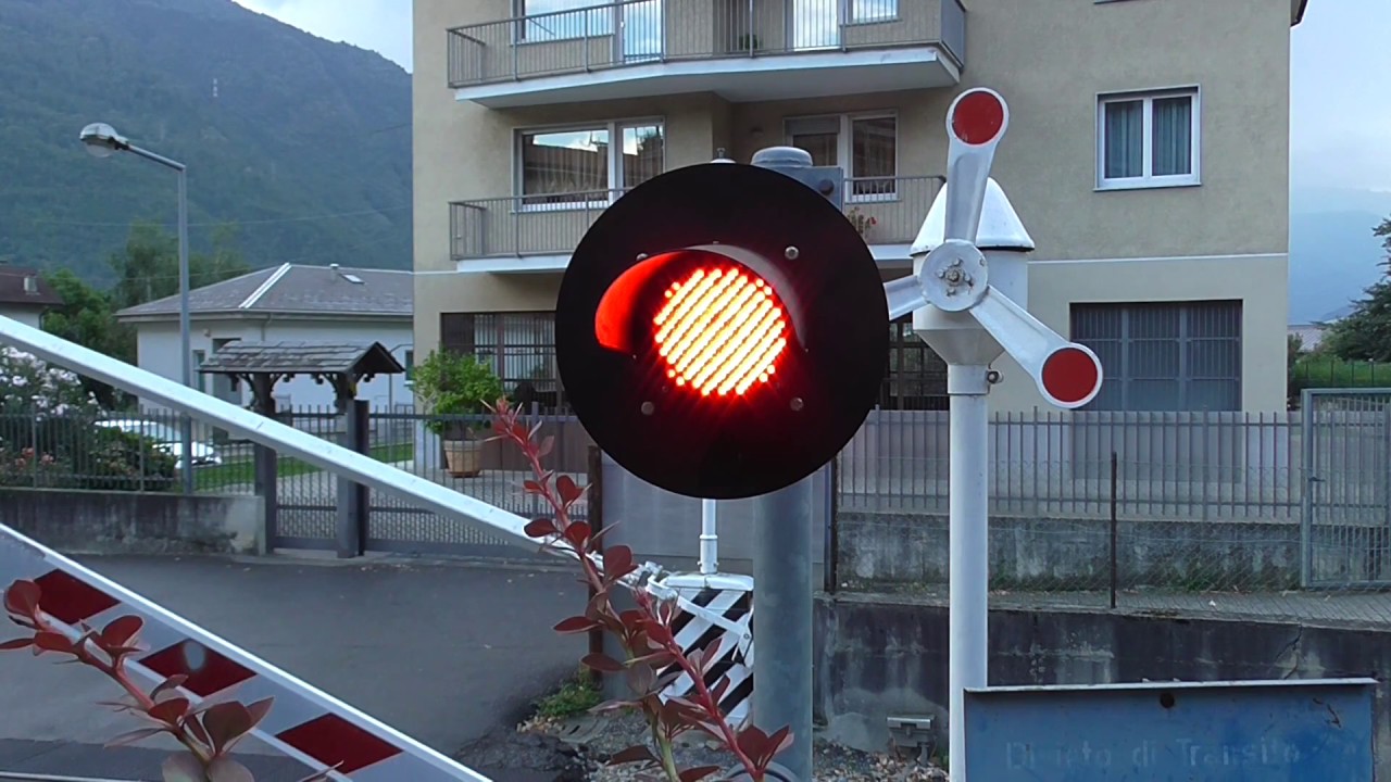 Passaggio a Livello Tirano/ Bahnübergang/ Passage a niveau/ Level Crossing/ Spoorwegovergang
