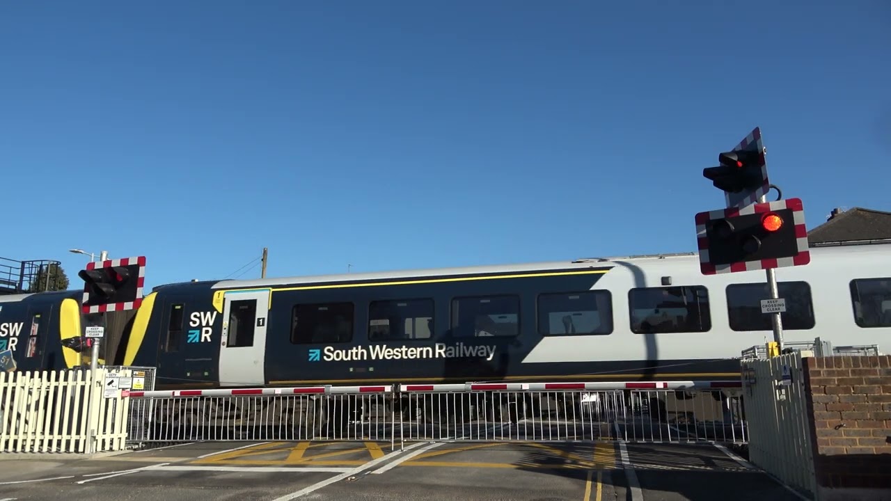 *NEW UPGRADE* Liss Level Crossing - Tuesday 1st April 2025