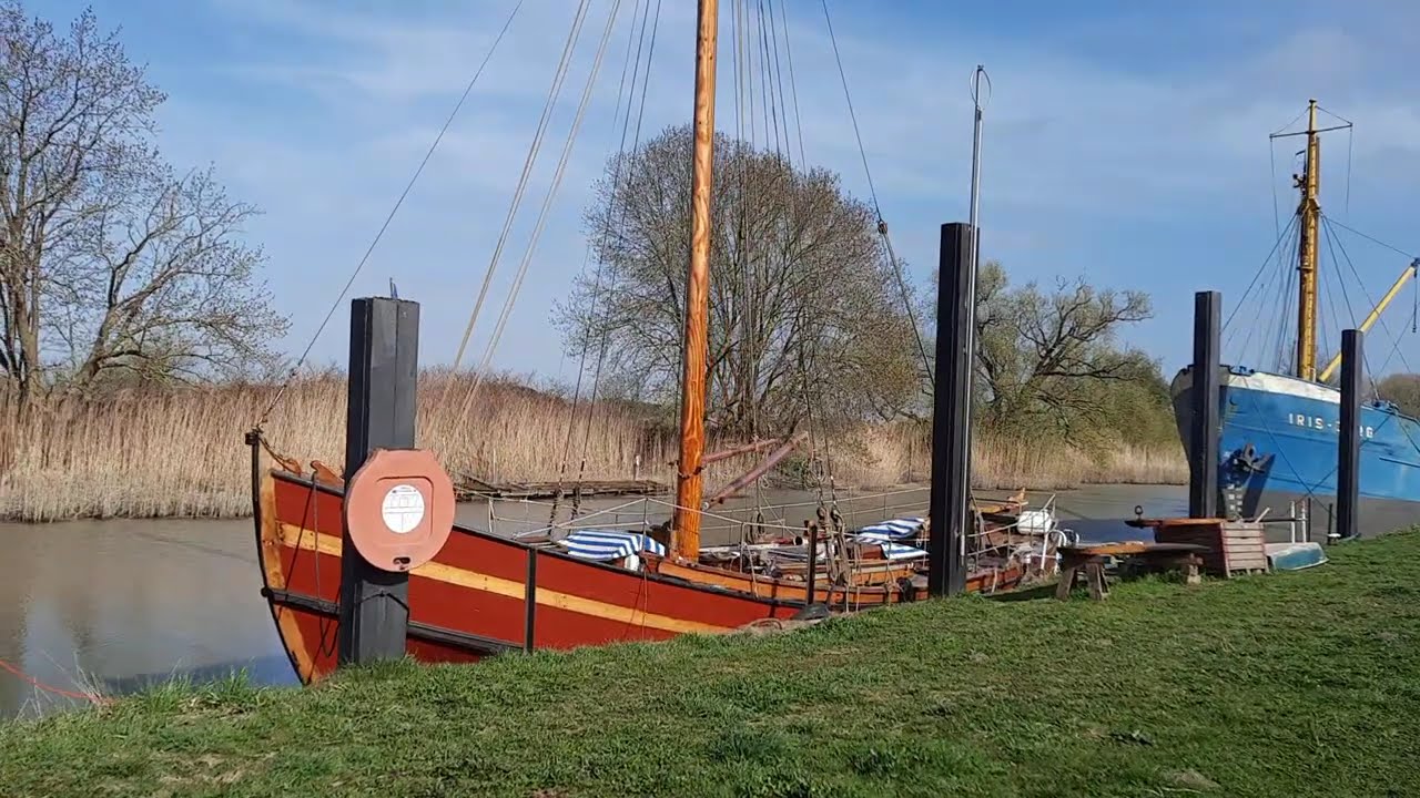 Out and about in the museum harbor Wischhafen in spring ...
