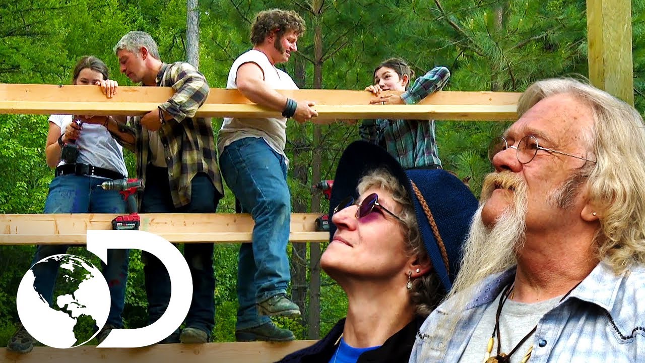 As fases da construção de um estábulo | A grande família do Alasca | Discovery Brasil