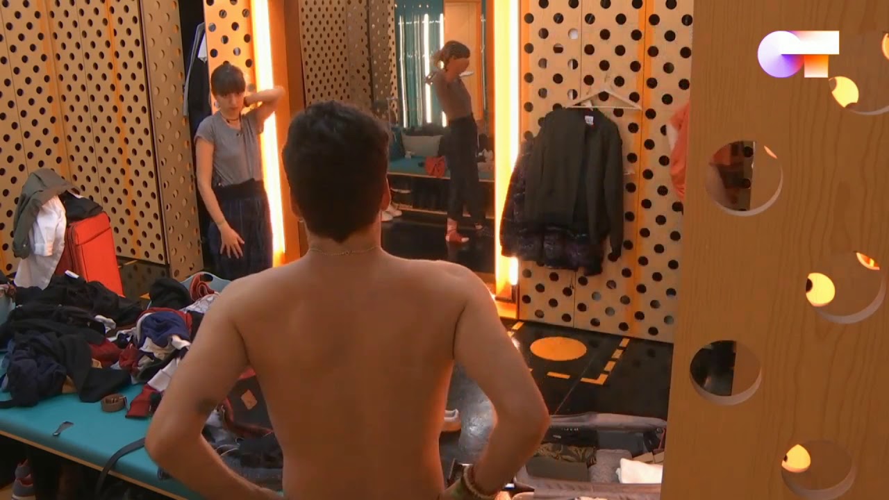 Flavio hace la maleta y Samantha lo pasa mal