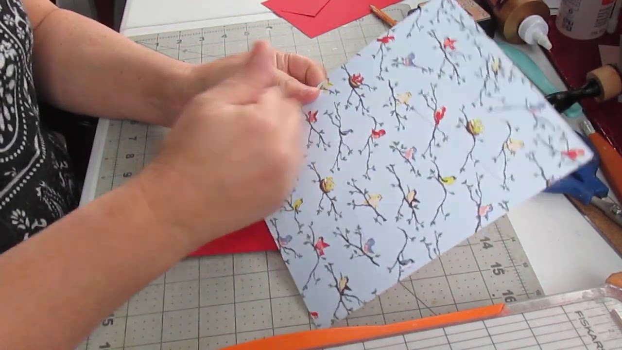 Tuto Express |  Comment Créer des Pochettes Coupées dans un Papier Design | Scrapbooking