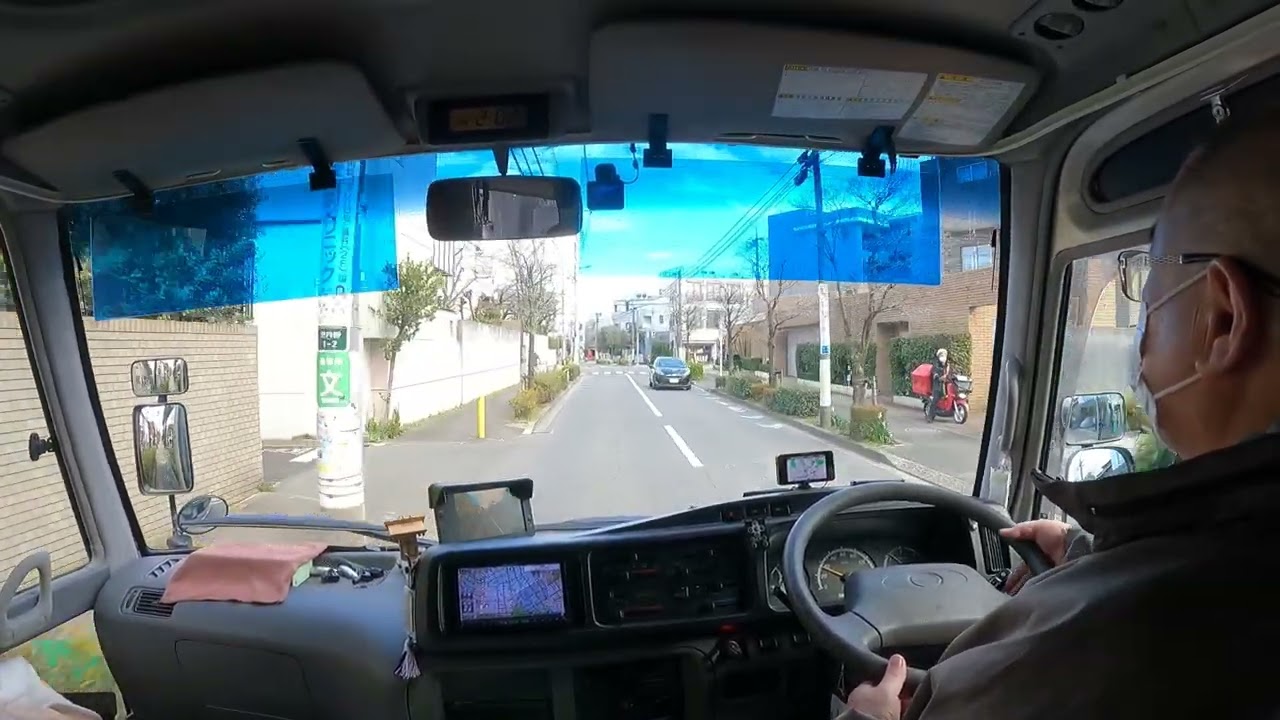 バスコンで　市街地走行風景　目線が高いので　運転し易いです