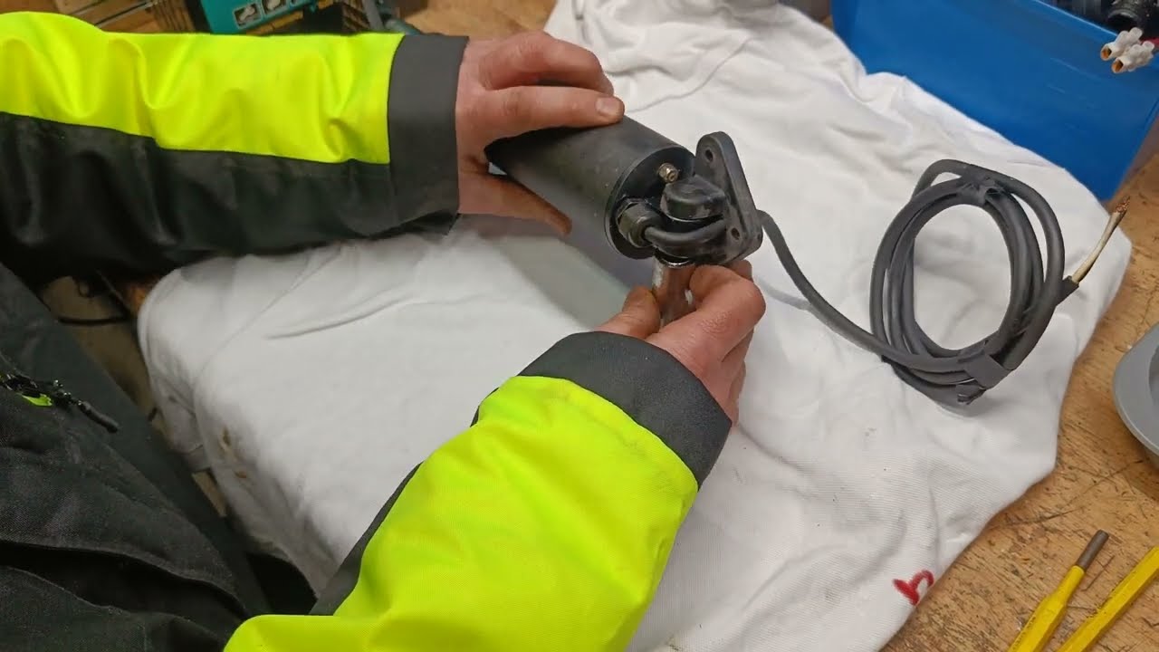 Lenco trim tab dismantling.