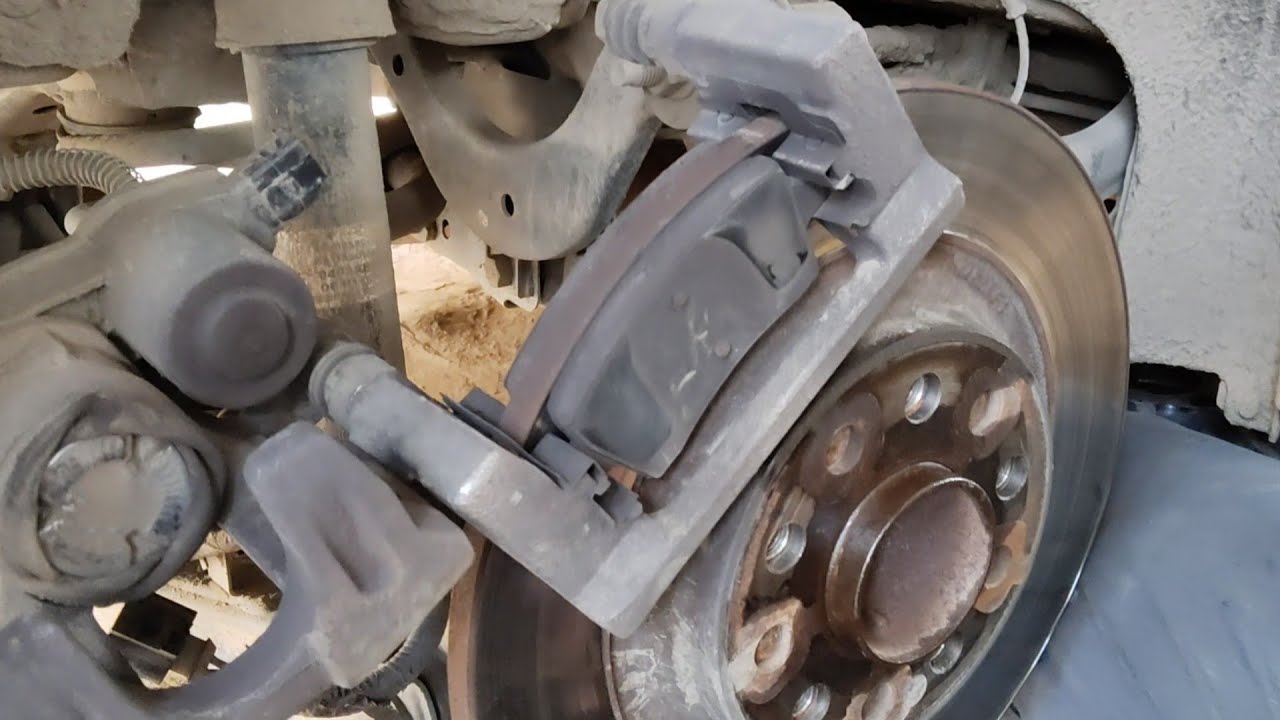 XUV 700 BRAKE PAD CHANGE. HOW TO CHENGE MAHINDRA XUV700 BRAKE KIT REAR.@rajumakenikjhukeganahi8194