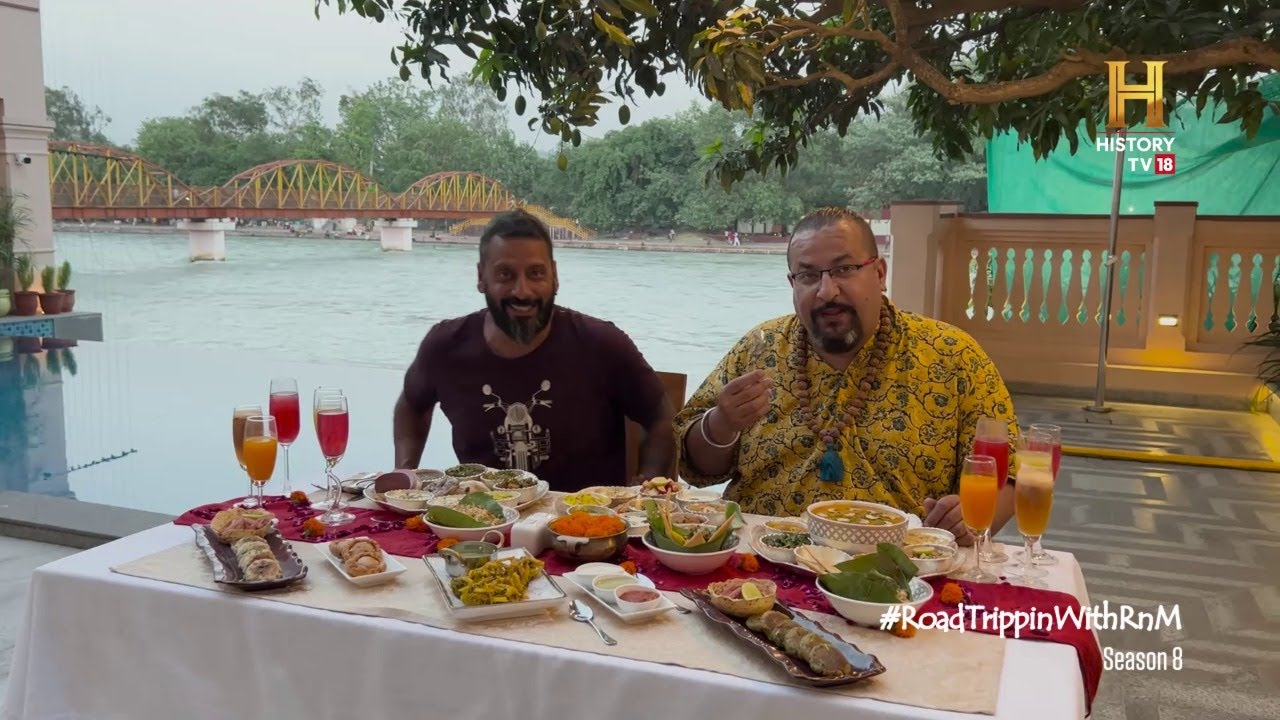 Dinner on the banks of Ganga | #RoadTrippinWithRnM S8 | D07V05